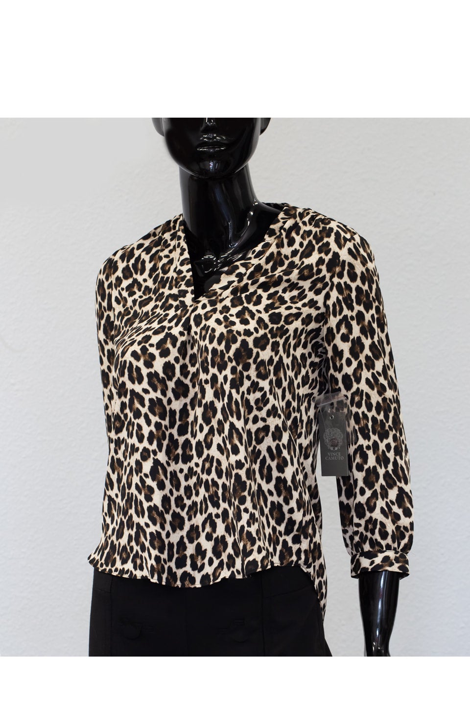 Vince camuto leopard top deals
